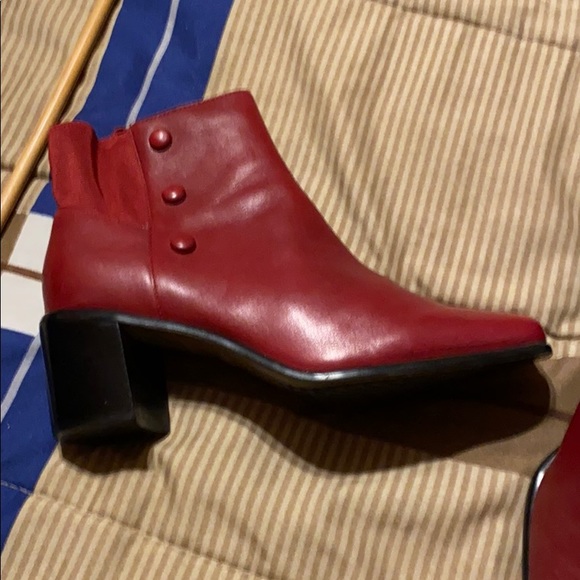 Nicole New very comfortable and nice zipper inside boots - Picture 2 of 4